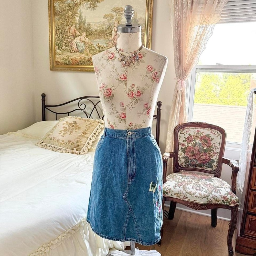 Floral jean skirt  Y2K embroidered denim skirt Venezia size 18